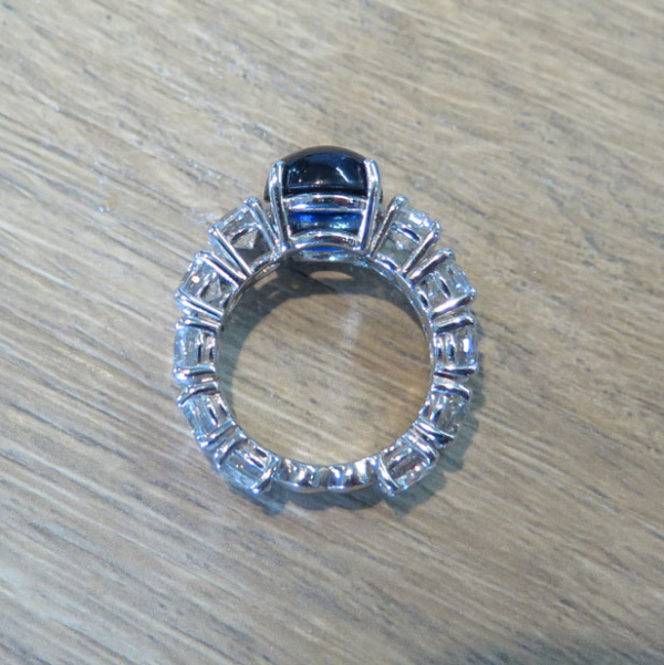 Anello donna eternity in argento 925 centro cabochon blu