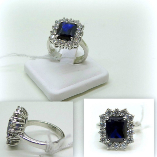 Anello contorno pietra blu taglio smeraldo in argento 925