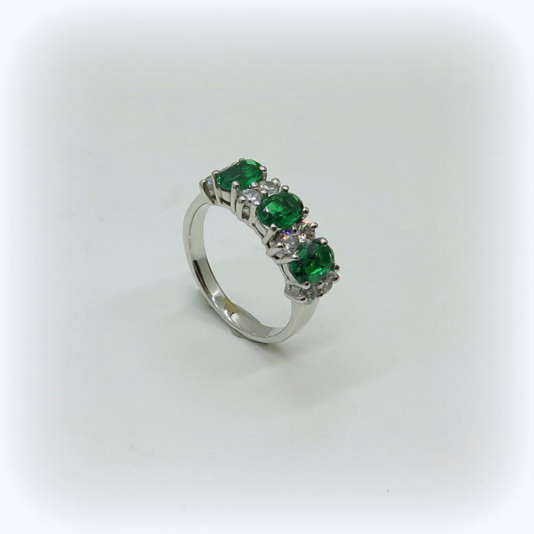 Anello classico in argento 925 pietre verde color smeraldo