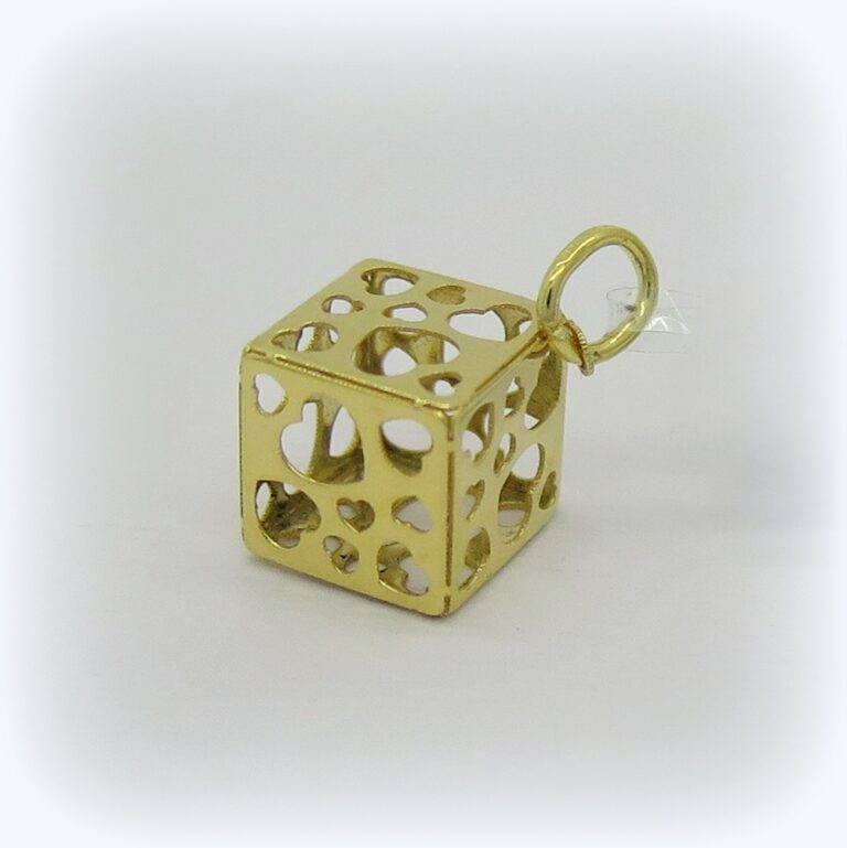 Ciondolo charms cubo cuori in oro 18 ct