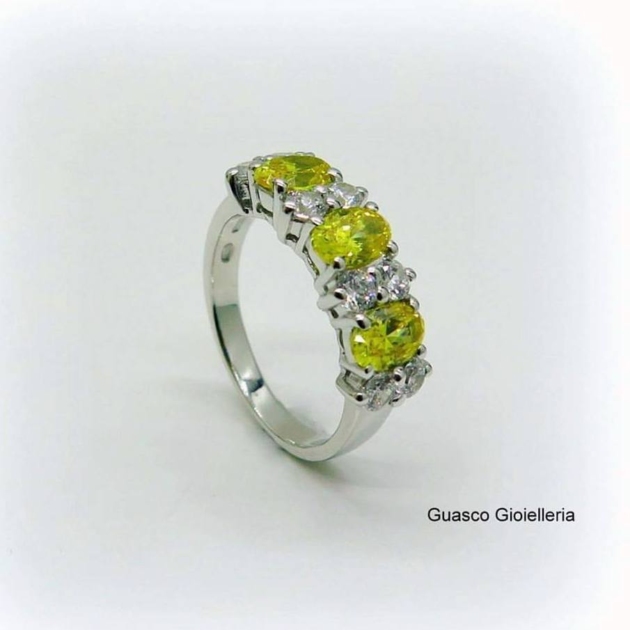 ANELLO IN ARGENTO 925 CENTRI COLORE GIALLO