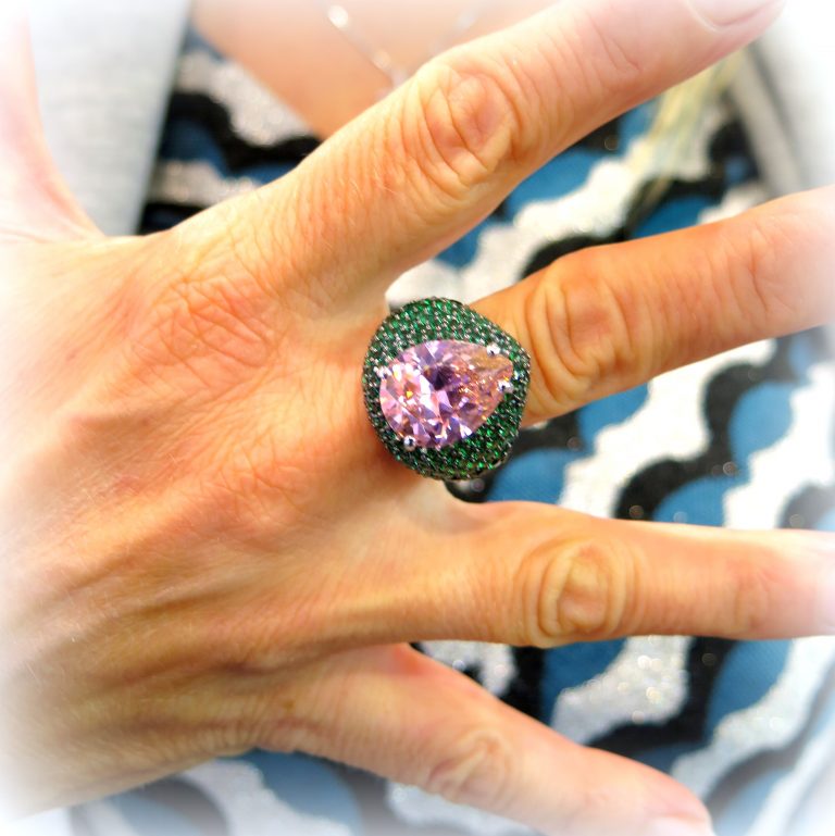 Anello donna goccia rosa fucsia e pavè verde in argento 925