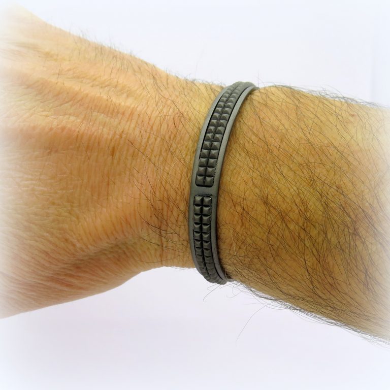 Bracciale uomo rigido in argento 925 brunito