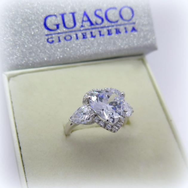 Anello cuore bianco in argento 925