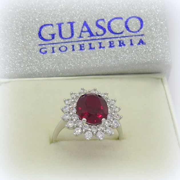 Anello contorno centro rosso in oro 18 ct