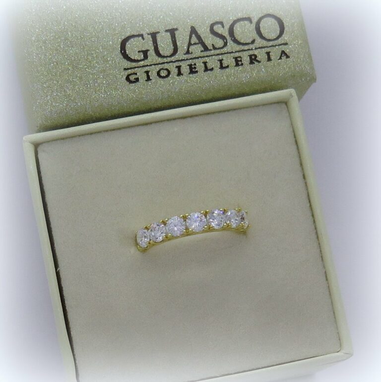 Anello riviera 7 pietre in oro 18 ct