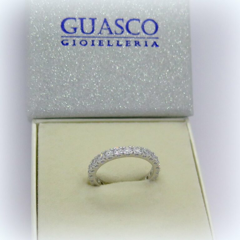 Anello eternity fedina circolare in oro bianco 18 ct